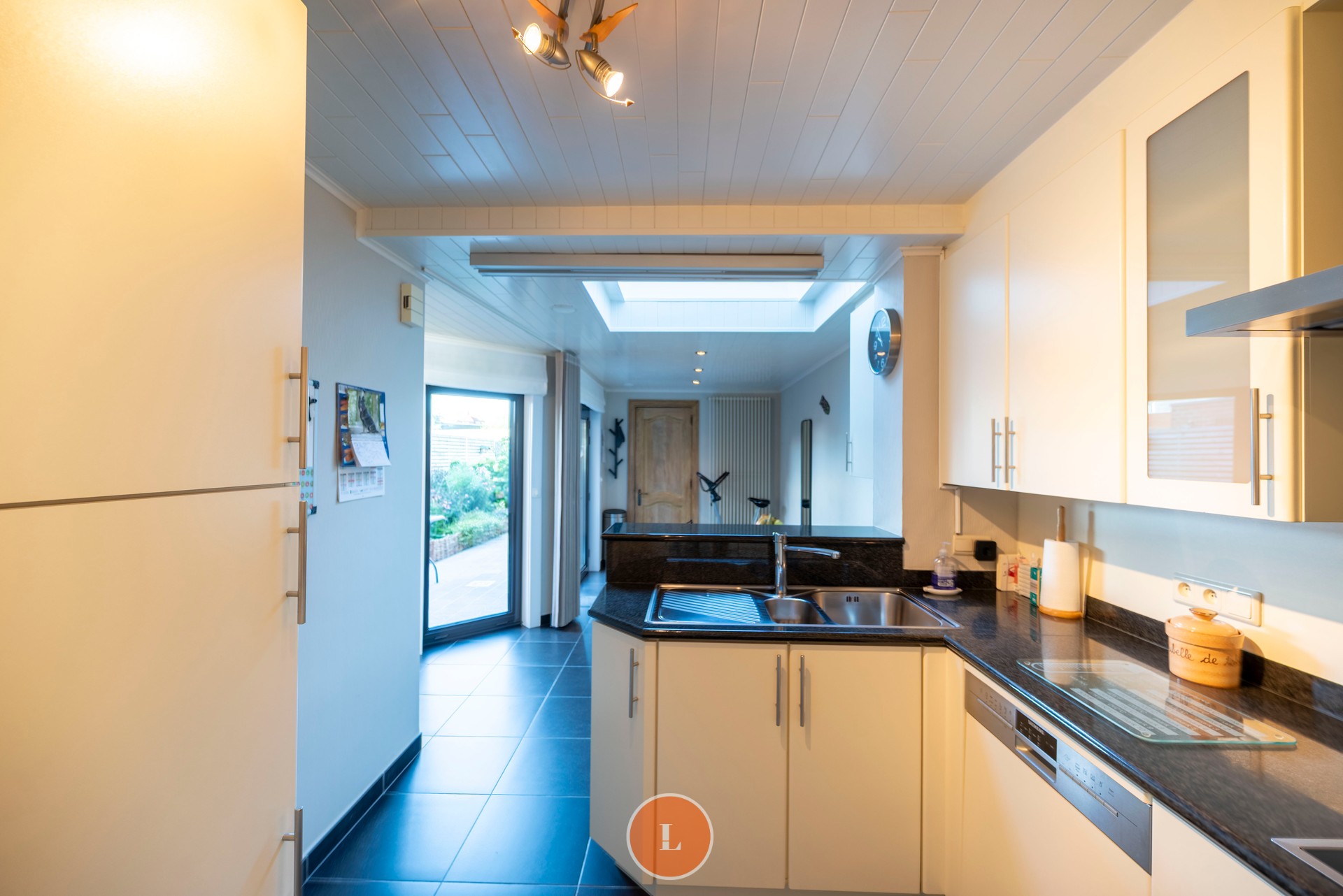 Goed onderhouden instapklare woning met garage - foto 3