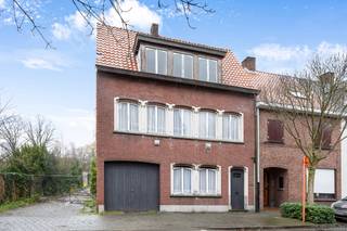 Projectgrond inclusief te renoveren of te slopen woning en magazijn in het centrum van Turnhout.