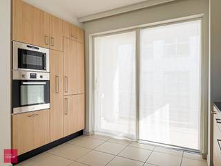 Groot leefappartement bestaande uit een inkomhall, living, volledig ingerichte keuken met alle hedendaagse toestellen, ruime (was)berging,...