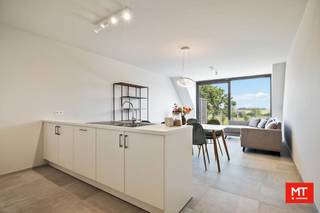 Appartement met garage te huurOp een rustige locatie, vlak bij het centrum van Zonnebeke, vindt u dit prachtig nieuwbouwappartement te huur. Het...