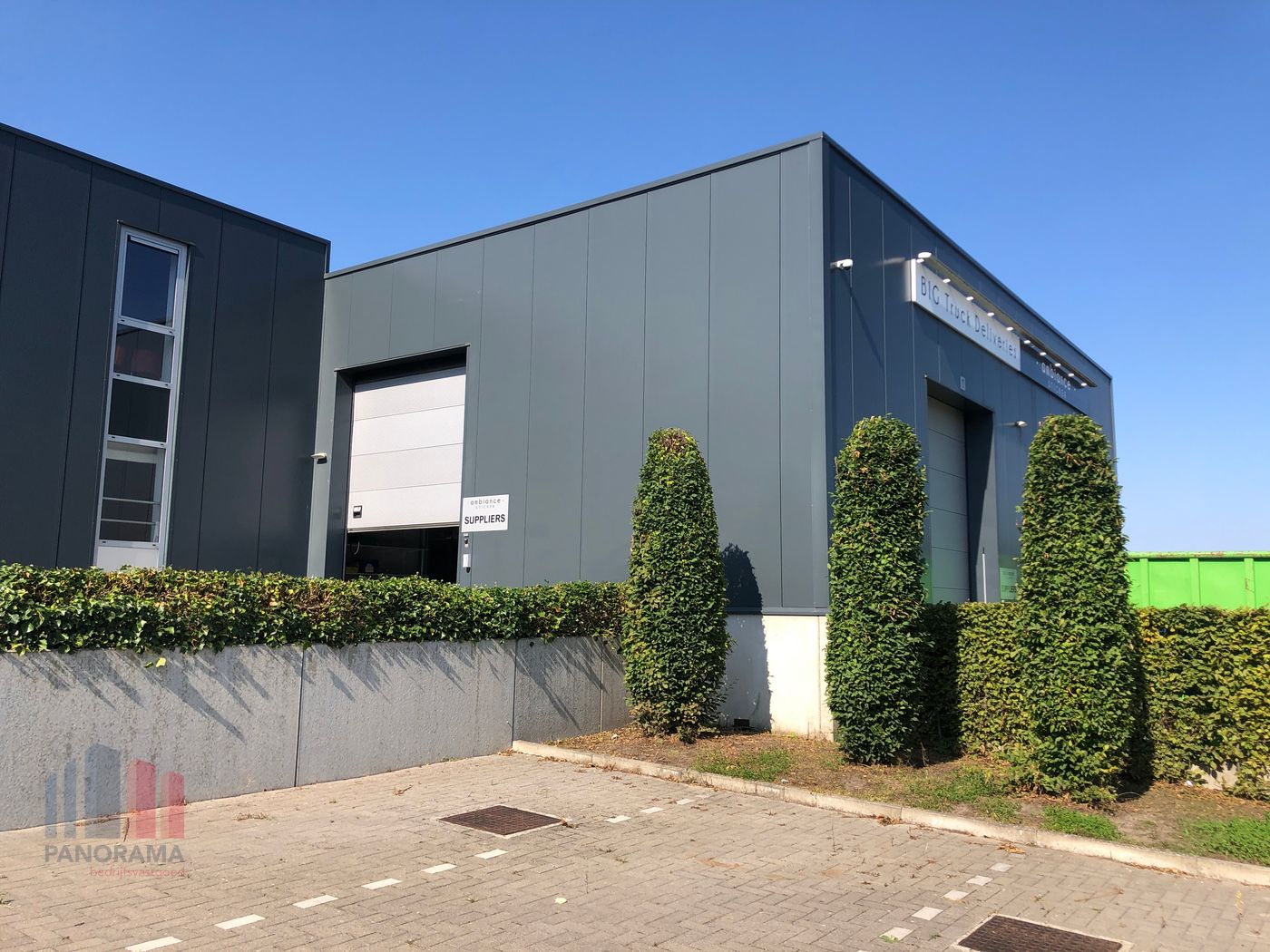 Strategisch gelegen bedrijfsgebouw met hoge zichtbaarheid te koop in Sint-Pieters-Leeuw - foto 4