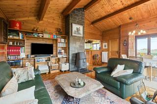 Bent u op zoek naar een landelijk gelegen perceel met veel potentieel? Deze eigendom biedt een unieke kans voor wie droomt van rust en...