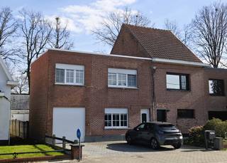 Bent u op zoek naar een leuke woning gelegen te Beerzel (Putte) met nabijheid van R6 en E19, gunstige verbinding richting Mechelen, Lier...
