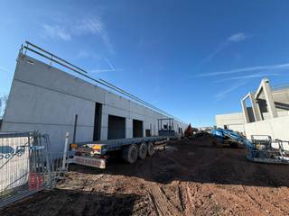 Nieuwbouw KMO-unit van 864 m² en 283 m² mezzanine, te koopUitstekend gelegen langs de drukke Mechelsesteenweg (N26) en met snelle verbinding via de...