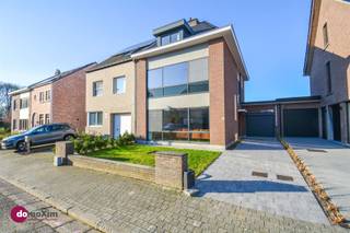 Ruime halfopen bebouwing met 4 slaapkamers nabij het Vrijbroekpark in Mechelen Deze charmante halfopen bebouwing is gelegen op een uitstekende...