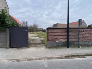 Mooi gelegen bouwgrond te koop in de Binnenstraat rechts naast nummer 234 te Aalst. Deze verkaveling bestaat uit drie bouwgronden.LOT1 voor met een...