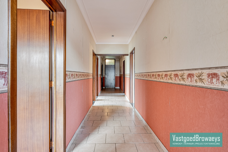 Te renoveren bungalow met polyvalente ruimte en aanpalende weide - foto 4