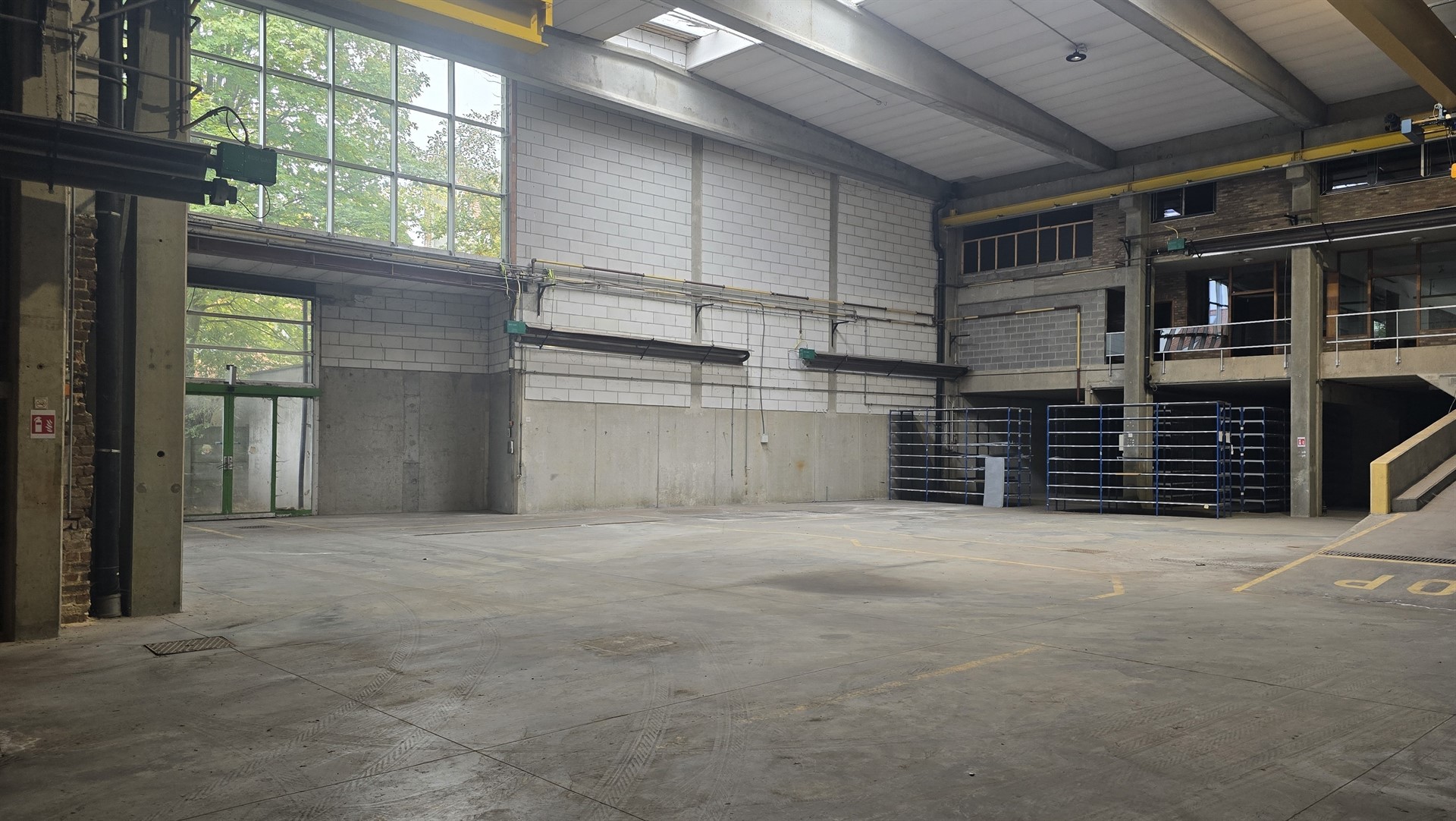 Opportunité Unique : Grand Atelier/Entrepôt (1050 m²) avec Espace Bureau (140 m²) à Laeken (Mutsaard) - photo 4