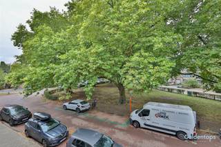 <p>This characterful home in Schoten offers 189 m² of living space on a 195 m² plot. Authentic wooden beams, large windows and cozy furnishings and views of the green square immediately create a warm and homely feeling.<br />The open living space flows harmoniously into the modern, fully equipped kitchen with high-quality built-in appliances and ample storage space. The adjacent dining area provides the ideal setting for atmospheric dinners with family and friends. The living area overlooks the quiet, green square where children can still play carefree.<br />The house currently has 2 bedrooms and thanks to the many multifunctional spaces there are plenty of opportunities to create additional rooms or workspaces. So you can tailor the layout entirely to your own wishes and family situation.<br />At the back is a low-maintenance garden where you can enjoy peace and quiet or have a nice barbecue. In addition, there is a spacious garage with a large multipurpose room, an absolute asset in this neighborhood.<br />Thanks to the quiet location, combined with the proximity of stores, schools and public transportation, here you can enjoy the best of both worlds: comfort, charm and a prime location.<br />👉 A visit to this home will undoubtedly convince you!</p>