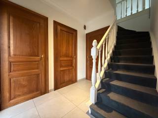 In het centrum van Deinze, op wandelafstand van winkels, scholen, openbaar vervoer en alle dagelijkse voorzieningen, bevindt zich deze bijzonder...