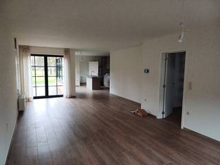 Nieuwbouw instapklare gezinswoning met 3 slaapkamers op een zeer gunstige ligging. De woning is voorzien van een ruime inkomhal, woonkamer,...