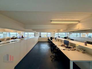 Move-in ready character office of 790 m² in a prime location in Haacht for rent.Ideally located near the N21 and a short distance from the N26, with...
