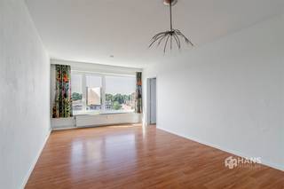 <p><span>Kerkeveldlaan 41 (5th floor) - Deurne</span></p><p><span> </span></p><p><span>Ideal starter apartment (49 m²) with 1 bedroom in Deurne.</span></p><p><span> </span></p><p><span>You live here in a quiet location at the foot of the Bisschoppenhofpark, while enjoying excellent accessibility. Thanks to the proximity of the Bisschoppenhoflaan and the Ter Heydelaan, there are plenty of public transportation options and you can reach the highway in no time. Velo stations are also within walking distance.</span></p><p><span>The apartment is located on the fifth floor of a well-maintained 7-story building, whose roof has already been insulated. The fixed costs are €115/month and the heating is common on heating oil. New PVC windows were installed in 2014 and the electricity is compliant.</span></p><p><span>Currently the apartment is rented at €575/month (€500 rent + €75 fixed costs), which also makes it interesting as an investment.</span></p><p><span>Thanks to its high location, you enjoy pleasant light and an open view of the surroundings here. The apartment includes a bright living room (25 sqm), a separate kitchen (4 sqm) with basic equipment, a bedroom (12 sqm) and a bathroom (4 sqm) with shower cabin, toilet, towel dryer and washbasin cabinet.</span></p><p><span>Finally, there is a private basement storage room and a communal bike shed.</span></p><p><span>Are you looking for an affordable starter apartment or an interesting investment in an easily accessible location? Do not miss this opportunity! Living area 49 m² – ref: gross floor area. For more info or a free estimate visit </span><span><span>www.hansimmo.be</span></span></p><p><span> </span></p>