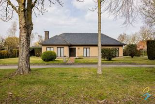 À VENDRE À SCHELDERODEVous recherchez une maison à fort potentiel dans un endroit calme ? Cette maison située au calme offre de nombreuses...