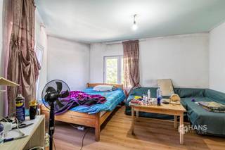 <p><span> </span></p><p><span>Op een opkomende locatie nabij Park Spoor Noord bevindt zich deze interessante opbrengsteigendom (woning) met een totale oppervlakte van circa 120 m². Het hoekpand omvat 3 afzonderlijke wooneenheden van elk ongeveer 37 m² en genereert momenteel een maandelijkse huuropbrengst van €1.370, die nog geïndexeerd kan worden.</span></p><p><span>Elke unit beschikt over aparte meters voor gas, water en elektriciteit, wat zorgt voor een vlot beheer. Het hoekpand werd grotendeels</span><span> </span><span>gerenoveerd doorheen de jaren. Daarbij werd onder meer het dak en de elektriciteit vernieuwd, en werden PVC ramen met dubbele beglazing geplaatst.</span></p><p><span>Dankzij de gunstige ligging, de huidige huuropbrengsten en het verdere potentieel vormt dit pand een interessante opportuniteit voor investeerders.</span></p><p><span>Ben je op zoek naar een opbrengsteigendom met veel mogelijkheden Mis deze kans niet! Bruikbare vloeropp. 120 m² – ref.: netto vloeropp. Voor meer info of een gratis schatting surf naar </span><span><span>www.hansimmo.be</span></span><span>.</span></p><p><span> </span></p>