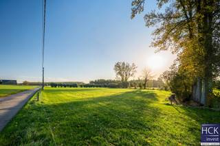 De liggingMooi perceel landbouwgrond gelegen te Meigem in de straat Meerskant (centraal tussen centrum Deinze en centrum Nevele), vlakbij de oevers...