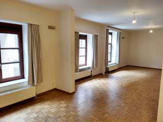 Instapklare assistentieflat met een bewoonbare oppervlakte van 75m², gelegen in de gerenommeerde residentie 'Hof Van Villers" te Mechelen.Residentie...