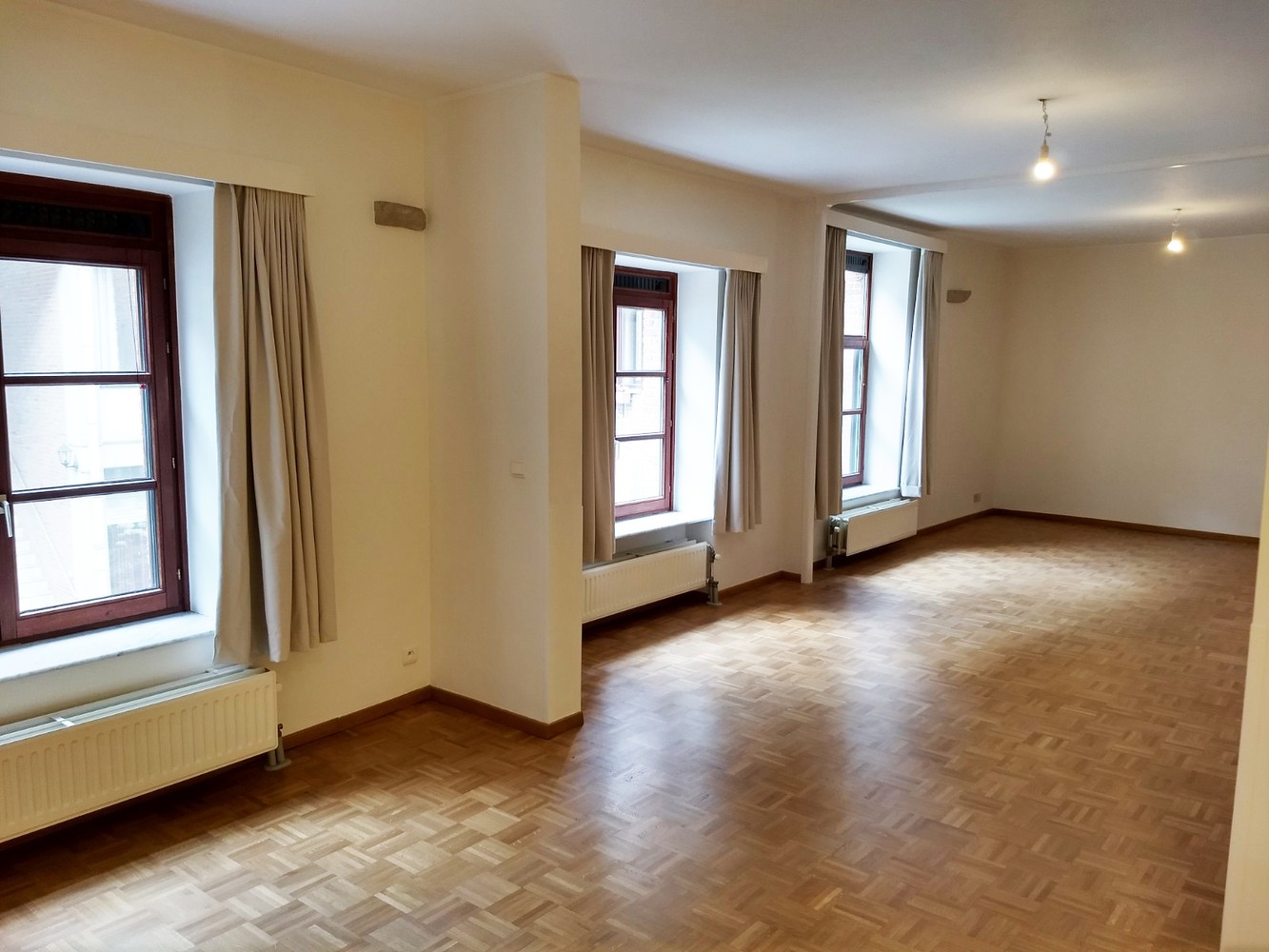 Ruime assistentieflat met mooi uitzicht op binnentuin en Vismarkt - foto 3