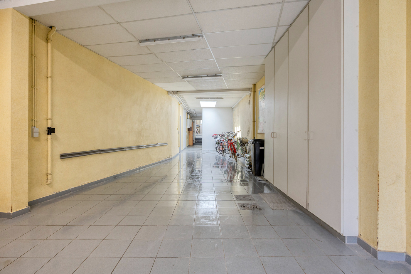 Uitzonderlijk ruim woonhuis (± 340 m²) met vergunning voor opsplitsing naar 2 woonunits - foto 4