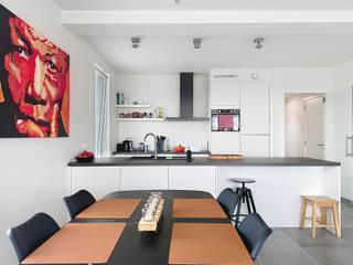 Ontdek dit prachtig dakappartement met twee slaapkamers, gelegen op de vierde verdieping van een recente residentie. Dankzij de hoekligging geniet...