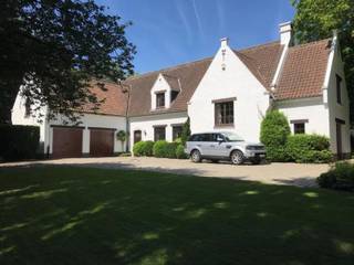 Klassieke, riante villa (432m²) met parktuin van 64 are.Deze topwoning ligt via een privatieve oprijlaan verborgen op een prachtig perceel van...