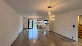 Recently renovated and very well-appointed family home for rent in the heart of Leuven. On the ground floor: entrance hall with toilet, a spacious...