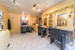 Op een uitstekende centrale ligging in het hart van De Panne, langs de bruisende A. Dumontlaan, bevindt zich dit gelijkvloers handelspand...