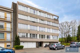Square Estate presenteert u dit prachtige appartement met twee slaapkamers en garage, te koop gelegen in een middelgroot appartementencomplex...