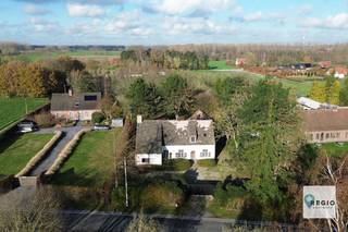 Deze aanbieding zal ongetwijfeld in aanmerking komen voor een ruim publiek zoekende kopers. Heropbouwproject – landelijk-moderne villa met...