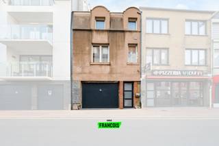 Ontdek deze instapklare gezinswoning op een uitstekende locatie vlak bij winkels, openbaar vervoer, gezellige eetgelegenheden én op wandelafstand...