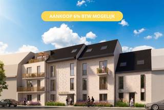 <p><span>Welkom bij dit nieuwbouw project “De Weverij” dat past als een scharnier tussen het Felix Beernaertsplein en de Gentsesteenweg, de invalsweg naar het centrum van Wetteren, op wandelafstand van een ruim aanbod aan winkels en functies, en, vooral, dichtbij het station via het Stationsplein.</span></p><p><span> </span></p><p><span>Dit kleinschalig project wordt opgetrokken in een tijdloos doch modern ontwerp en bestaat uit een meergezinswoning met 7 kwalitatieve ruime appartementen, en als overgang een ruime stadswoning. Het project wordt duurzaam opgetrokken en voorzien van de allernieuwste materialen, de gebouwen voldoen dan ook aan de EPB-normen voor energieprestatie, met een maximaal E-peil van E30.</span></p><p><span> </span></p><p><span> Volgende entiteiten zijn beschikbaar: </span></p><p><span>- 1 gelijkvloers appartement met 3 slaapkamers en private tuin met terras; </span></p><p><span>- 1 gelijkvloers appartement met 2 slaapkamers en private tuin met terras; </span></p><p><span>- 2 appartementen op de 1ste verdieping met 2 slaapkamers en terras; </span></p><p><span>- 2 appartementen op de 2de verdieping met 2 slaapkamers en terras; </span></p><p><span>- 1 appartement op de 3de verdieping met 3 slaapkamers, 2 bergingen en 2 terrassen; </span></p><p><span>- 1 gezinswoning met 3 (optioneel 5) slaapkamers en private tuin met terras. </span></p><p><span> </span></p><p><span>Achteraan wordt het terrein voorzien van een functionele groenaanleg en zijn er ruim voldoende parkeermogelijkheden samen met een ruime gemeenschappelijke fietsen-berging beschikbaar.</span></p><p><span> </span></p><p><span>Alle vermelde prijzen zijn steeds exclusief BTW en aankoopkosten.</span></p><p><span> </span></p><p><span>Voor meer informatie omtrent dit project, aarzel zeker niet om Immo Zone te contacteren via 09/231.75.92 of per mail op <span>quinten@immo-zone.be</span></span><span>. </span></p><p><span> </span></p>