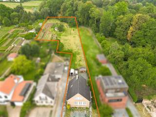 Ontdek deze charmante woning in het hart van Dilbeek, waar comfort en ruimte harmonieus samenkomen. Met een royale bewoonbare oppervlakte van...