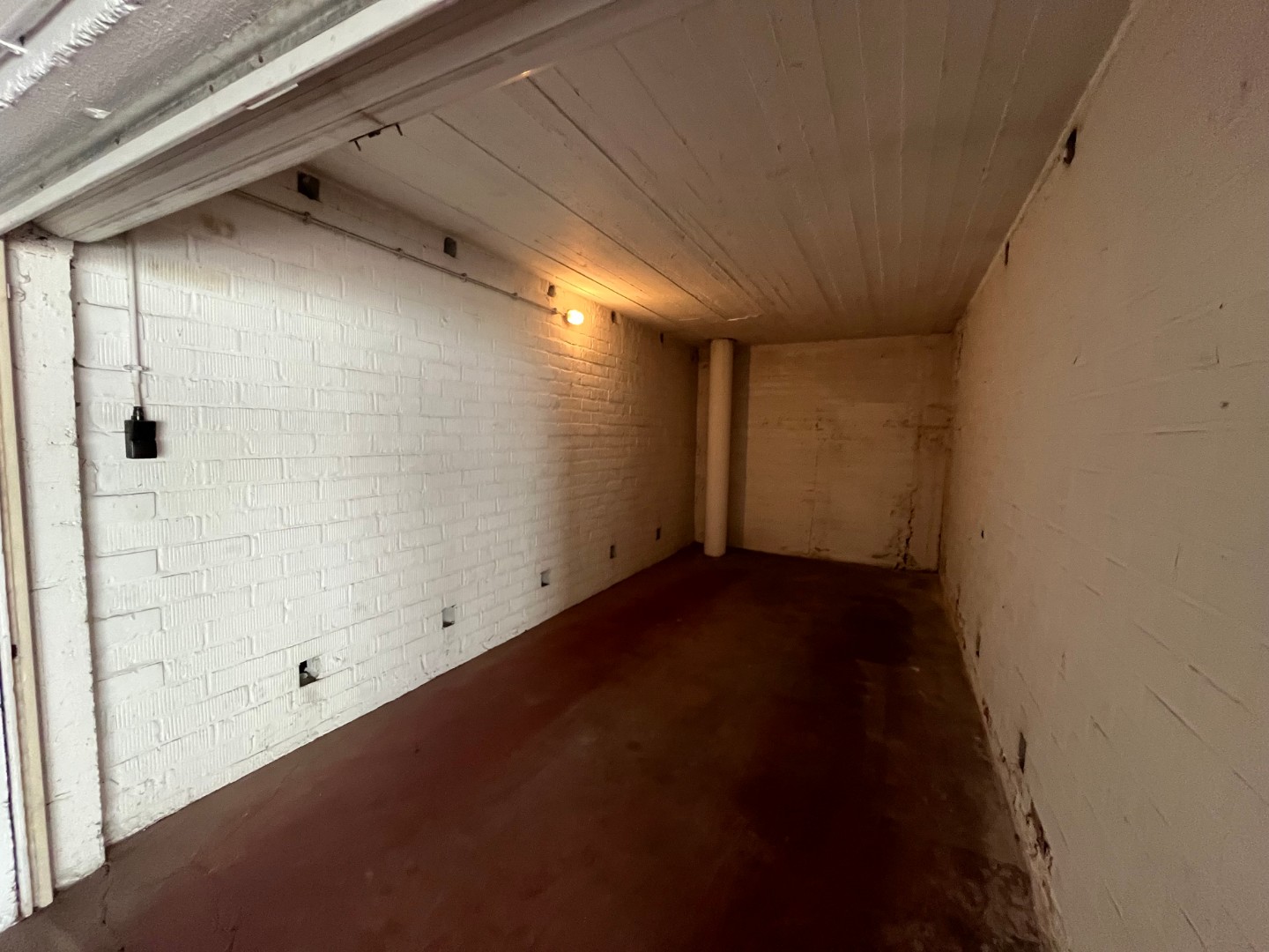 Vlot toegankelijke garagebox op het gelijkvloers in een residentie op Kustlaan Het Zoute, ideaal gelegen tussen Albertplein en Driehoeksplein. - foto 3