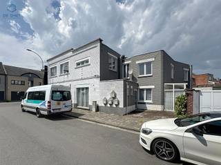 TE KOOP IN AALST INVESTERINGSPAND MET ENORM POTENTIEELBent u op zoek naar een interessante opbrengsteigendom in het hart van Aalst? Dan is dit unieke...