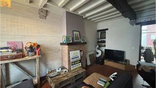 <strong>Comfortabele karaktervolle woning</strong> met 2 slaapkamers en <strong>STADSTERRAS </strong>en <strong>bordertuintje </strong>op een uitstekende ligging in het historisch <strong>centrum van Brugge</strong>.<br />Deze typisch Brugse woning vlakbij diverse winkels en de ring biedt de perfecte balans tussen Brugse authenticiteit en stedelijk gemak, met de vele modaliteiten die de Brugse binnenstad te bieden heeft op fiets- of wandelafstand!<br />+ Geen renovatieplicht!<br />+ Asbestveilig! <br />+ Uitstekende mobiscore  op 9,1 op 10!  <br />+ Thans verhuurd, dus ook interessant als vastgoedinvestering!<br />+ Mogelijkheid tot aankoop gelijkaardige aanpalende woning met huisnummer 144!<br /><br />Omvat een inkom, mooie living, ingerichte keuken, 2 slaapkamers, badkamer met ligbad, 2 toiletten, ruim terras met elektrisch zonnescherm, terrasberging en een bordertuintje <br />Vg,Wche,Gmo,Vkr,Gvv<br />P-score=B  G-score=B<br /><br />Bruikbare vloeroppervlakte  82 m²<br />Totale grondoppervlakte  68 m²