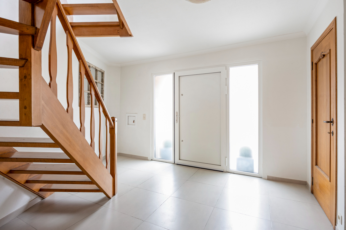 Ruime woning met 3 slaapkamers, garage en tuin - foto 2