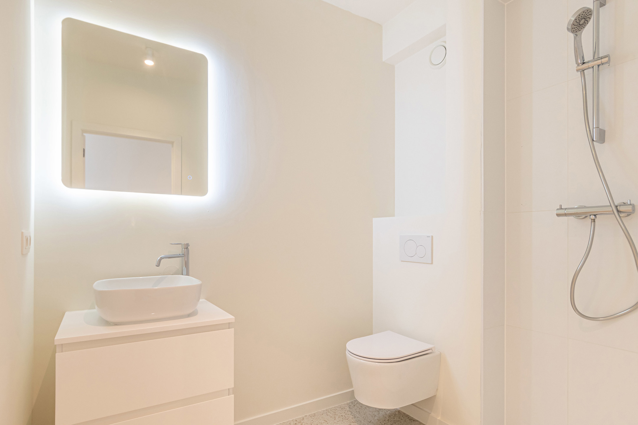 Volledig gerenoveerde studentenkamer in hartje Mechelen  - foto 5