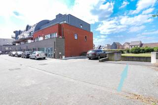 Op zoek naar een veilige, afgesloten plek voor je wagen? Dan is deze centraal gelegen, ondergrondse autostaanplaats de perfecte oplossing! De...