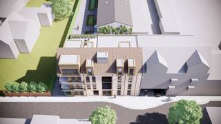 <p><strong>Alta Vista – Tijdloze luxe met groen uitzicht in het hart van Turnhout</strong></p>
<p>Welkom bij <strong>Alta Vista</strong>, een exclusief nieuwbouwproject in de <strong>Korte Gasthuisstraat 83-85-87</strong>, waar hedendaagse architectuur, rust en comfort samenkomen in het bruisende centrum van Turnhout.</p>
<p>Dit <strong>kleinschalige en elegante gebouw</strong> omvat slechts <strong>9 hoogwaardige appartementen</strong>, wat garant staat voor privacy en een verfijnde woonbeleving. De <strong>tijdloos moderne architectuur</strong> werd ontworpen met oog voor detail, optimale lichtinval en duurzame kwaliteit.</p>
<p>Alta Vista biedt een gevarieerd aanbod van <strong>appartementen met 1, 2 of 3 slaapkamers</strong>, perfect afgestemd op wie op zoek is naar luxueus en comfortabel wonen. Elk appartement wordt <strong>volledig afgewerkt volgens het lastenboek</strong>, zodat je zonder zorgen kan intrekken.</p>
<p>Een absolute troef is de <strong>achterzijde van het gebouw</strong>, waar de appartementen uitkijken op een <strong>mooi groen parkje</strong>. Dankzij deze ligging geniet je van een <strong>open zicht zonder inkijk</strong>, wat zorgt voor een gevoel van rust en privacy — een zeldzaamheid in het stadscentrum. De <strong>ruime, zongeoriënteerde terrassen</strong> vormen de ideale plek om in alle discretie te ontspannen en te genieten van het groen.</p>
<p>Extra comfort wordt geboden door <strong>bovengrondse garages</strong>, een waardevolle meerwaarde in deze centrale ligging. Bovendien is <strong>6% btw mogelijk onder voorwaarden</strong>, wat dit project ook financieel bijzonder aantrekkelijk maakt.</p>
<p><strong>Alta Vista</strong> combineert luxe, groen en privacy met een absolute toplocatie op wandelafstand van winkels, horeca, cultuur en openbaar vervoer.</p>
<p><em>Btw 6% mogelijk voor particulieren alsook voor verhuurders/investeerders!<br /><br />Alta Vista – waar ruimte, rust en verfijning samenkomen.</em></p>