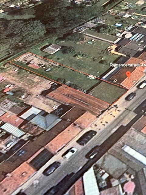 Stuk bouwgrond van 417 m² voor gesloten bebouwing, naast nr. 44 (breedte stuk grond +/- 8m). - foto 1