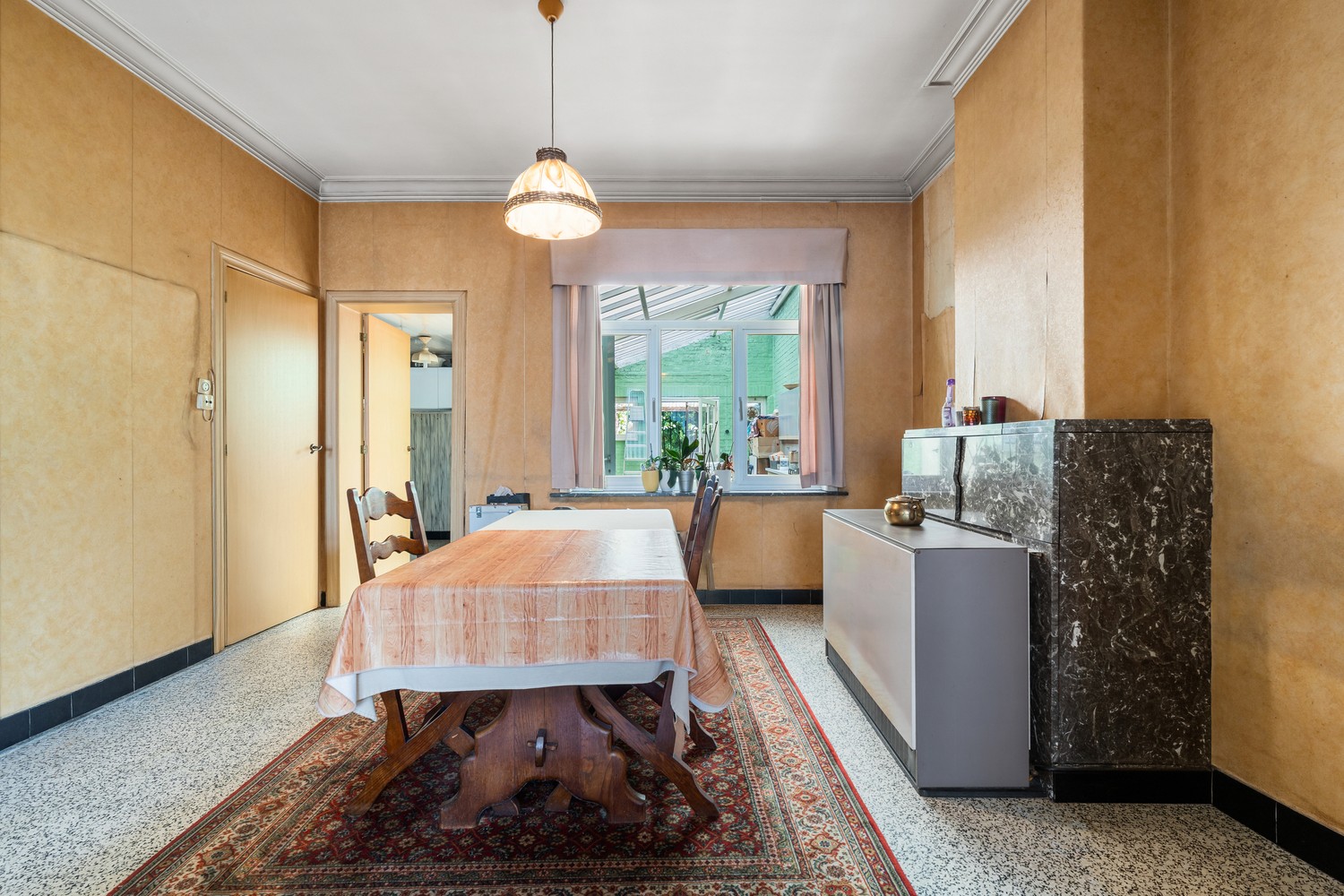 Centraal gelegen, te renoveren rijwoning met leuk tuin. - foto 4