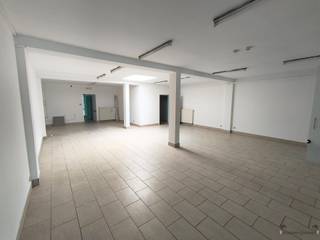 <p><span>Welcome to this unique commercial opportunity in the heart of Sint-Niklaas! This spacious office with a living area of no less than 462m² offers a range of possibilities for entrepreneurs and professionals looking for a versatile workspace.</span></p><p><span> </span></p><p><span>The first floor impresses with its generous open space, equipped with large windows that let in natural light. The stylish glass partitions and modern finishes create a professional ambiance.</span></p><p><span> </span></p><p><span>The property features 3 comfortable bedrooms and a fully equipped bathroom, making it also perfect for business owners seeking an on-site home. The kitchen is practical and equipped with ample storage space. </span></p><p><span> </span></p><p><span>On the 1st floor there is a beautiful roof terrace. With a land area of 304m² and a private garage, there is plenty of room for storage or parking.</span></p><p><span> </span></p><p><span>The strategic location in Sint-Niklaas offers easy access to the city center, public transportation and major highways. This versatile office space is an excellent investment for businesses looking for flexibility and style in a vibrant environment. Don't miss this opportunity to establish your business in a property that seamlessly combines work and comfort!</span></p>