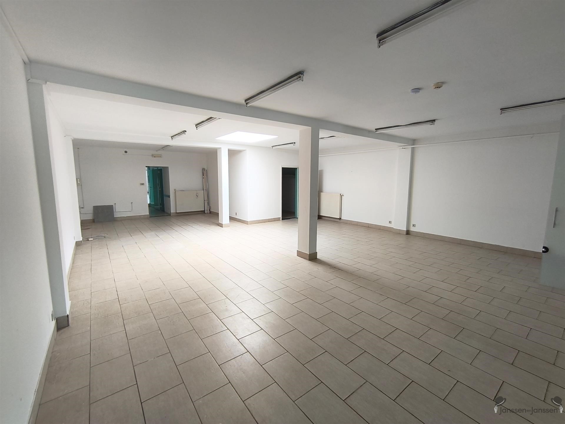 Handelspand met werkplaats &amp; duplex appt - foto 3