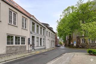 Ready to move in and well-kept house for sale in the center of Izegem. This pleasant family home has a living area of 155 m² and has 3 full...