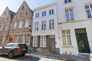 Cette maison a été entièrement rénovée en 2011 avec le souci du détail, en utilisant des matériaux durables et de haute qualité. La maison dispose...
