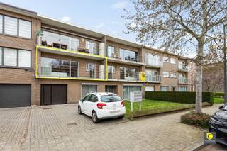 Charmant 2 slaapkamer appartement met 2 terrassen op toplocatie!Dit charmant appartement bevindt zich op de eerste verdieping van een kleinschalig...