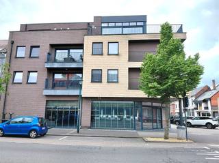Vraag uw bezoek aan via info@optimusvastgoed.be!TE HUUR: Ruim appartement met 2 slaapkamers in Leopoldsburg!In het centrum van Leopoldsburg bevindt...