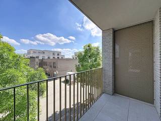Are you looking for a hip base on the outskirts of the city? This modern studio on the Left Bank offers you the perfect combination of peace,...
