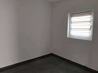 Gerenoveerde vakantiewoning op het vakantiedomein De Grote Zeemeeuwen vlakbij de duinen van Koksijde / Oostduinkerke.<br />Deze woning biedt u een lichtrijke leefruimte met open keuken , 1 slaapkamer , een gerenoveerde badkamer met douche, een zonovergoten terras en een staanplaats!