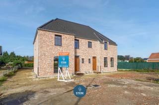CASCO+ BEN-WONING OP EEN TOP LOCATIE TE ZUTENDAAL ! <br /><br />We vinden deze halfopen bebouwing met een bewoonbare oppervlakte van 184 m² terug op een perceel van 4a 66ca in Zutendaal. <br /><br />Voor meer informatie, neem zeker een kijkje op onze website via de volgende link:<br />https://www.sterkvastgoedmakelaars.be/detail/te-koop-woning-zutendaal/7685656?dosearch=True&amp;flowstatus=ForSale,ForSaleReserved,ForSaleWithBid,ToCompleteForSale,SoldUnderReserve,Sold&amp;pageindex=1&amp;pagesize=12&amp;searchpage=ForSale&amp;sortdirection=DESC&amp;sortfield=pub_flowstatus&amp;transactiontype=Sale